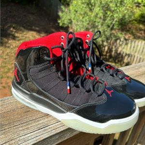 Jordan Max Aura , youth size 7, excellent condition!!Equivalent=women’s size 9